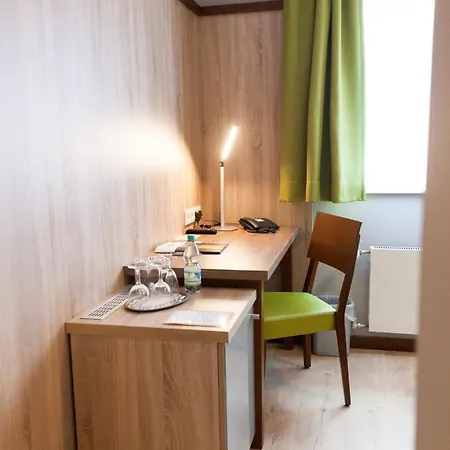 Restaurant Luedenbach מלון 3*