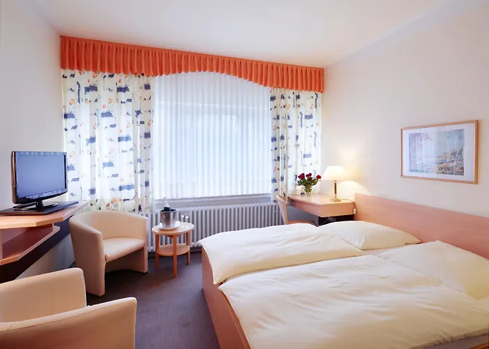 ホテル Restaurant Luedenbach オーヴェラート